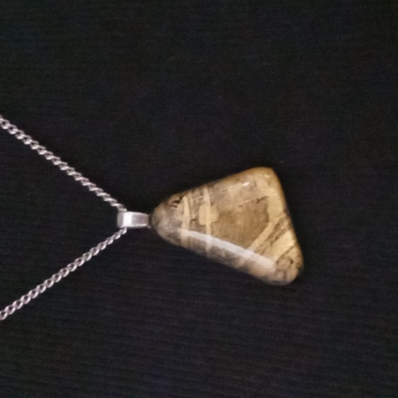 Faux Gold Stone Resin Necklace - Picture 2 of 5